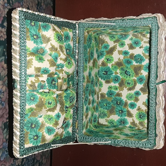 Vintage Woven Sewing Basket - Picture 3 of 6
